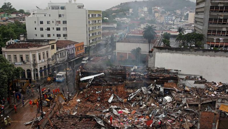 Ocho heridos por explosión que derrumbó edificación en Río de Janeiro