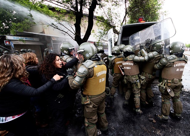 Carabineros detuvo a trabajadores del Mall del Mueble tras protestas