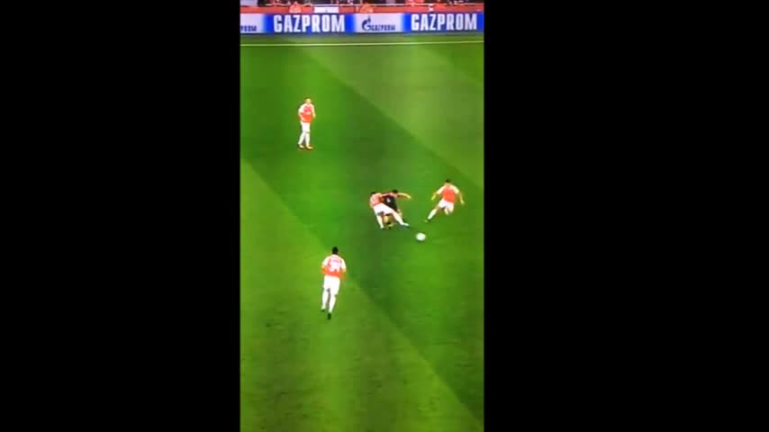 Alexis Sánchez y el túnel a Arturo Vidal