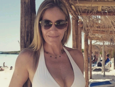 Marcela Vacarezza posa en bikini y saca suspiros en redes sociales
