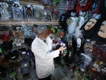 Retiran de la venta más de 2 mil disfraces y máscaras para Halloween irregulares