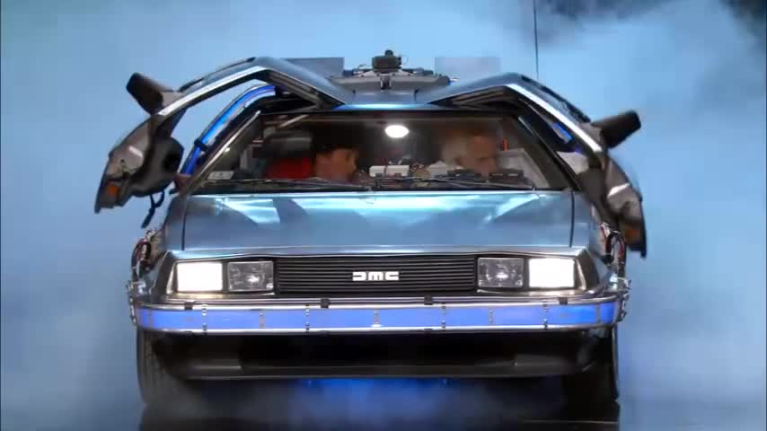 Video: La llegada de Marty McFly y el Doc al futuro