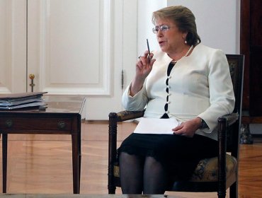 Bachelet presenta plan para mejorar al INE con críticas por “lamentable” Censo