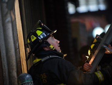 Los Ángeles: Una persona muere tras incendio que destruyó dos casas