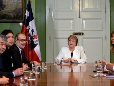 Presidenta Bachelet y la CUT abordaron durante 2 horas el paro en Registro Civil