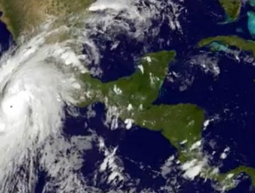 El "superhuracán" Patricia se acerca a México con vientos de hasta 400 k/h