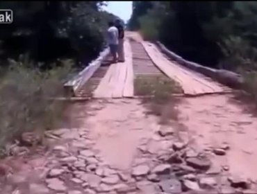 Video: Camión produce colapso de puente y cae al rio