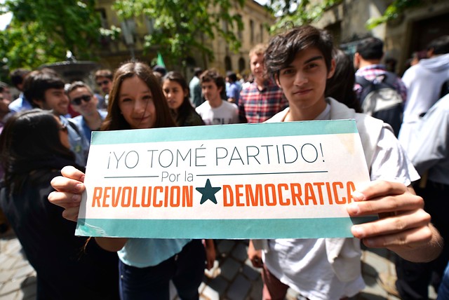 Revolución Democrática parte recolección de firmas para inscribirse como partido