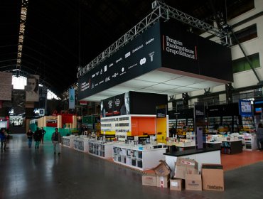 Editores cierran stands en FILSA por cobro de entradas en lanzamiento