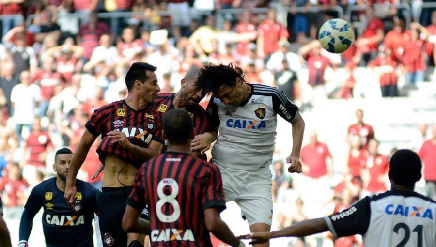 Christian Vilches titular en victoria de Atlético Paranaense ante Fluminense