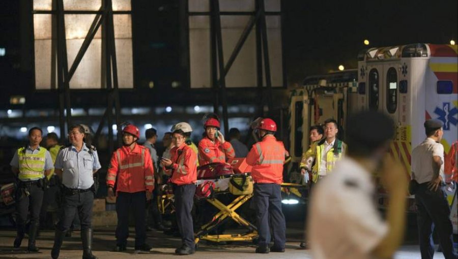 Un centenar de heridos al chocar un transbordador cerca de Hong Kong