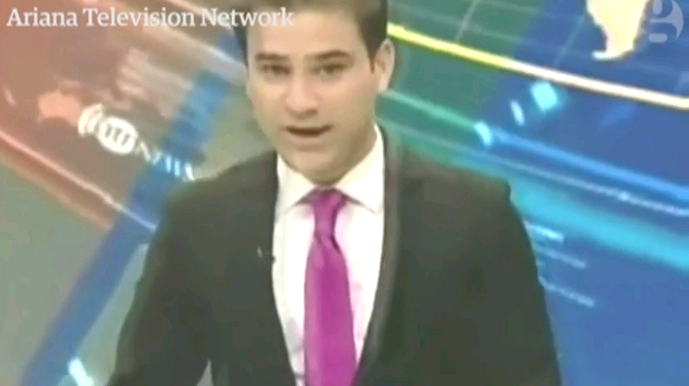 Presentador de televisión arranca en plena transmisión por terremoto en Afganistán