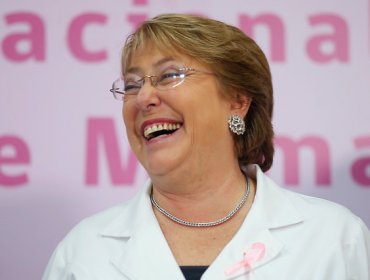 Aprobación a Presidenta Bachelet sube un punto en sondeo de Cadem