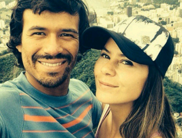 Actores de Pituca sin Lucas presentan al nuevo integrante de su familia