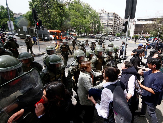 Con intervención de Carabineros culminó marcha contra la prueba Simce