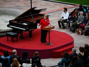 Bachelet asiste a concierto de pianista por festejo de los 25 años de Prodemu