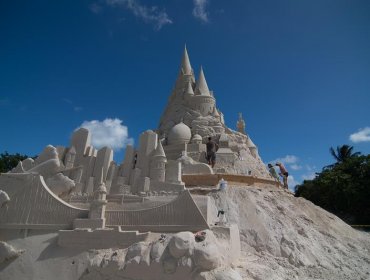 Miami bate récord Guinness construyendo castillo de arena más grande del mundo