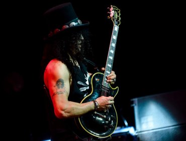 PDI recupera valiosa guitarra diseñada por Pat Metheny que se perdió en tsunami