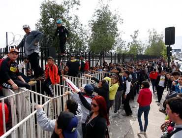 Superclásico: Hinchas de Colo Colo llegan en masa para adquirir una entrada