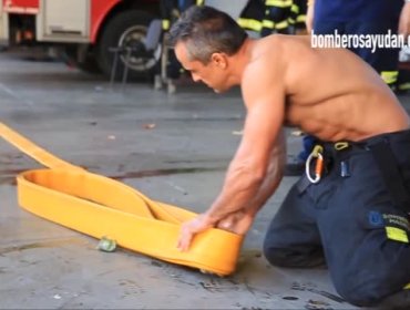 Solo para Mujeres: Bomberos se quitan la ropa por una buena causa