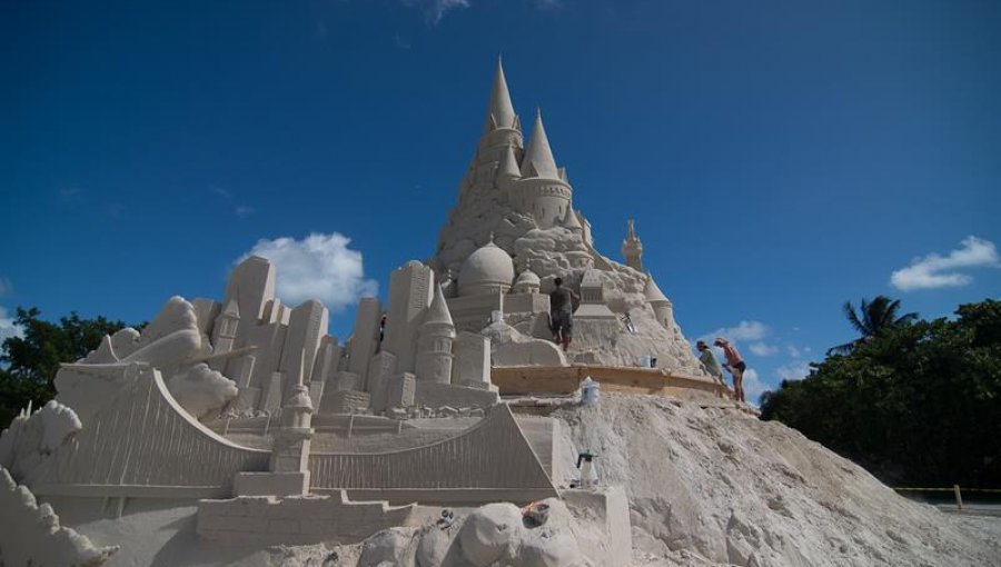 Miami bate récord Guinness construyendo castillo de arena más grande del mundo