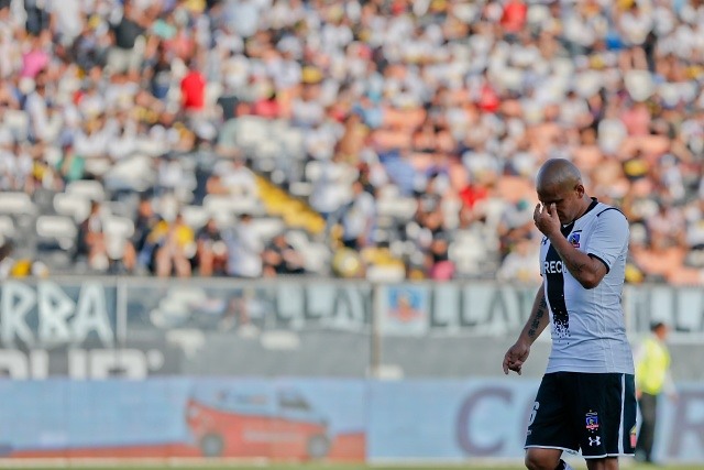 A una semana de su salida, Suazo todavía no firma su finiquito de Colo Colo