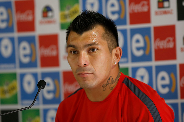 Papá de Gary Medel: "Lo andábamos sacando de los lugares malos"