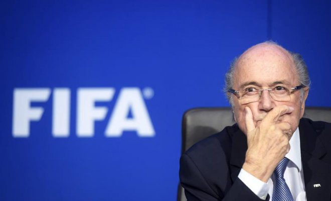 Blatter acusa a Platini de ser el causante del escándalo en la FIFA