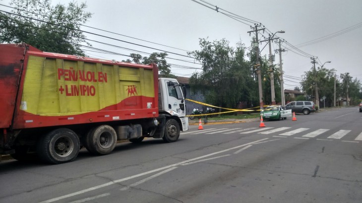 Conductor dispara a trabajadores de camión de basura frente a colegio