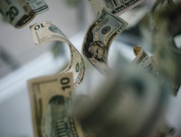 El peso chileno se aprecia un 0,33 % frente al dólar estadounidense