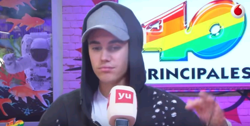 Video: Justin Bieber se aburre y se va de plena entrevista sin aviso