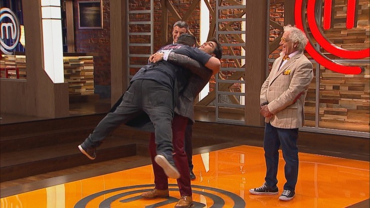 Entre lágrimas se despide bombero participante de MasterChef 2