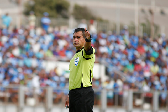 Eliminatorias-Árbitros: Conmebol confirmó a Julio Bascuñán en Perú-Paraguay