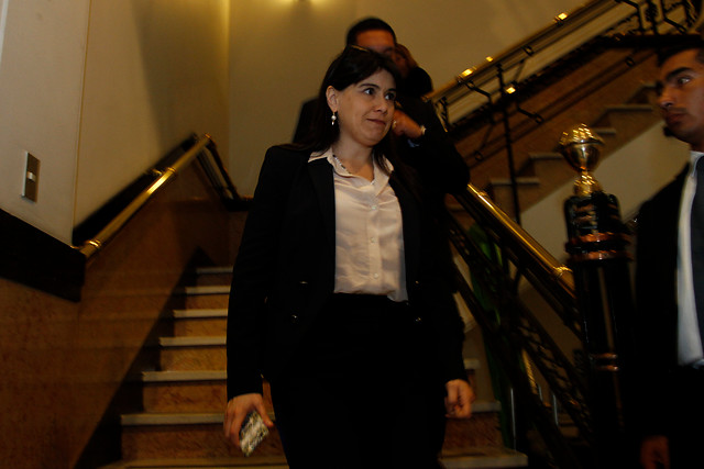 Primera reunión de ministra y Nelly Díaz terminó en suspenso: aún no hay acuerdo