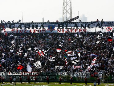 Arengazo y banderazo: Hinchas apoyaron a sus clubes en la previa del Superclásico