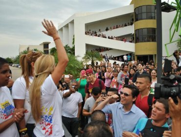 Esposa de Leopoldo López dice sufrir humillaciones cuando lo visita en cárcel