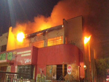 Talca: incendio destruyó buena parte de edificio de ex Escuelas Concentradas