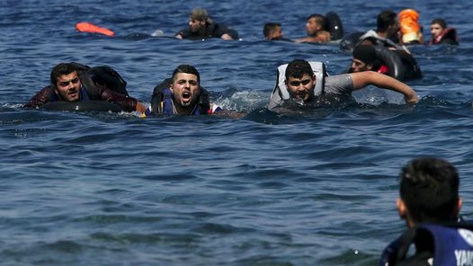 Al menos once muertos en un nuevo naufragio ante la isla griega de Samos