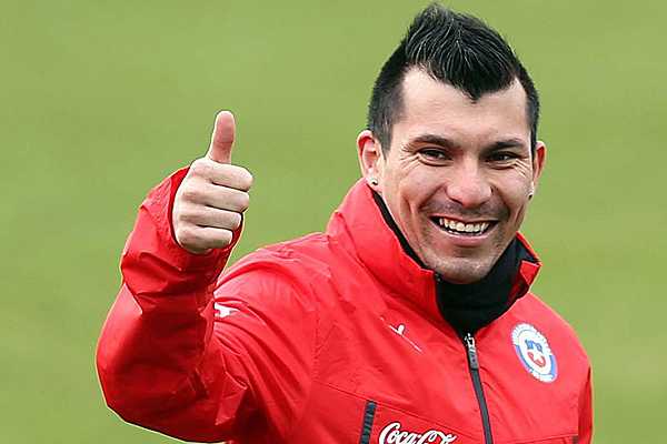 Gary Medel y su peculiar manera de hacer reír a su hija