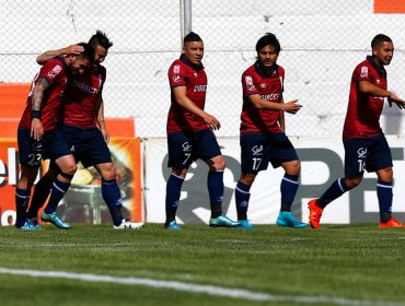 Roberto Gutiérrez guió goleada de Católica que sigue a la caza de Colo Colo