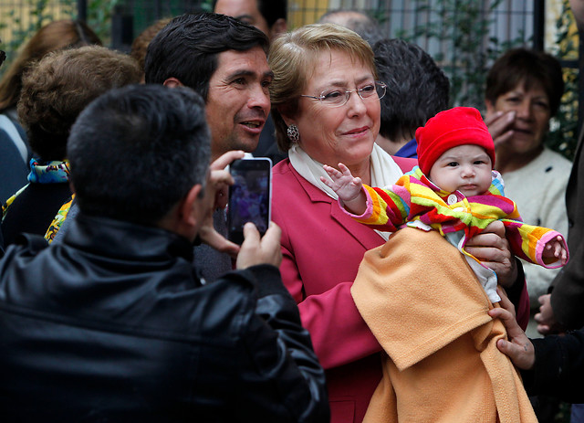 Cadem: Presidenta Bachelet mejoró su aprobación en octubre