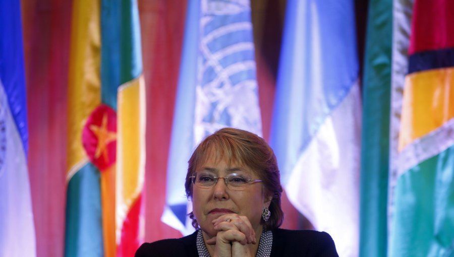 Bachelet vuelve a las redes sociales para tener una "comunicación más directa"