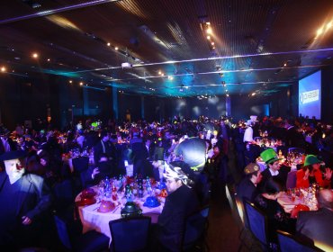 Animadores de Buenos días a Todos fueron los anfitriones de la Cena con sombrero