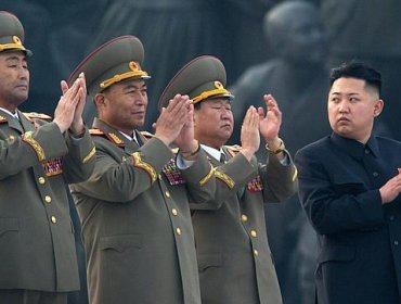 Kim Jong-un ordena fabricar cohetes antiaéreos más modernos y precisos