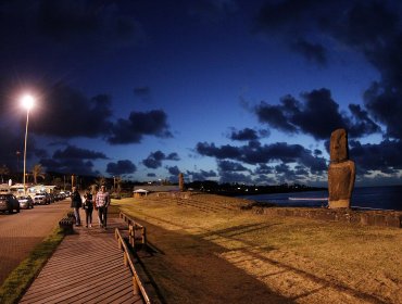 Dirigente de Rapa Nui amenaza con cerrar la Isla para Chile, si no devuelven las tierras