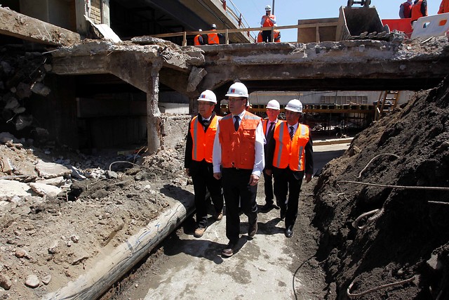 Undurraga inspeccionó avance de colector bajo la avenida Argentina en Valparaíso