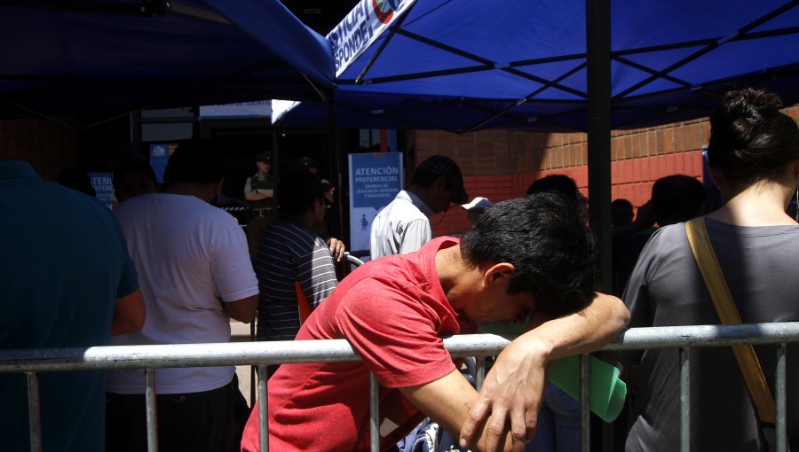 Paro en Registro Civil: Hombre amenazó con quemarse para conseguir pasaporte