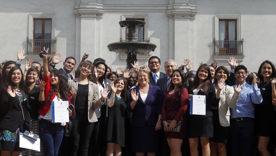 Presidenta recibió a becarios de la Agencia de Cooperación Internacional