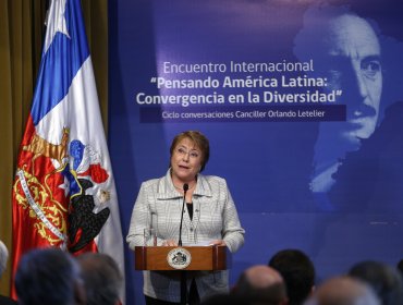 Bachelet aludió a "malas prácticas empresariales" en encuentro internacional