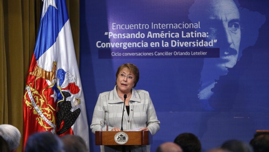 Bachelet aludió a "malas prácticas empresariales" en encuentro internacional